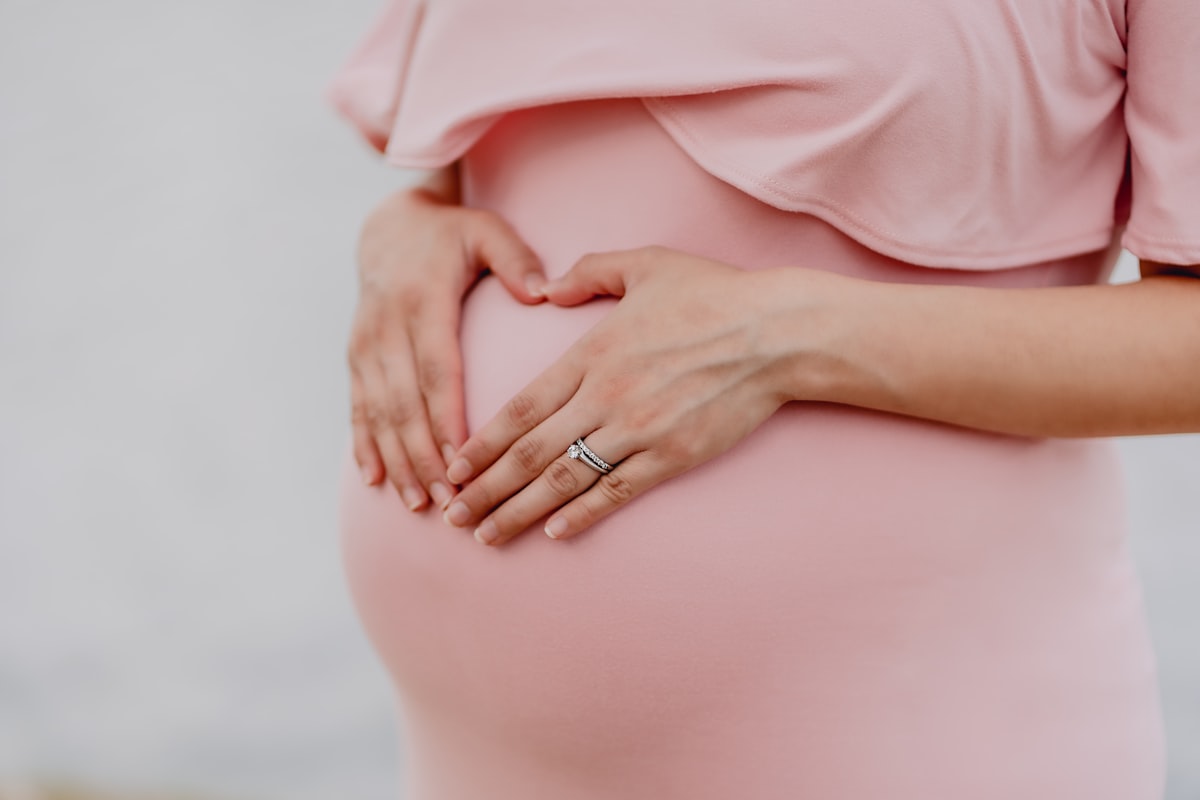 Schwangere Frau mit gesunder Ernährung